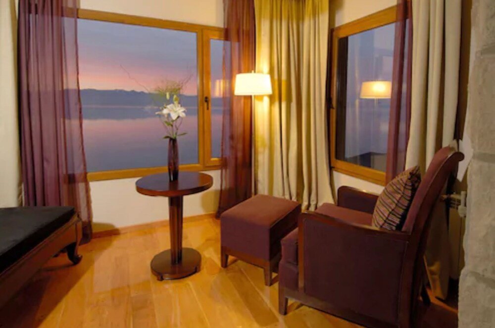 Room with a bed and a round table