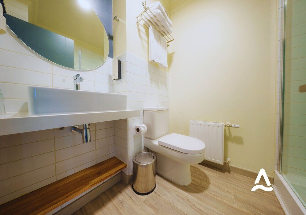 Bathroom with a white sink and mirror at Hotel Almasur Express