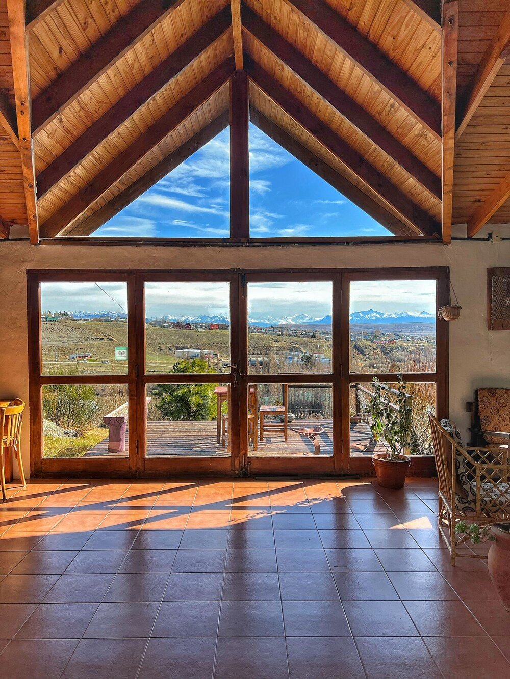 Spacious room with a high ceiling and large windows