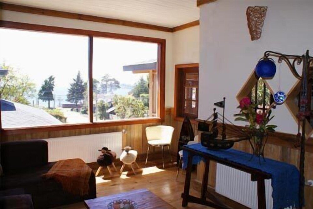 Cozy living room with comfortable seating at Casa Kalfu