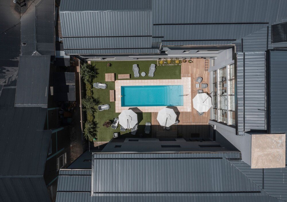 Aerial view of the modern building at Gluck Patagonia Aparts
