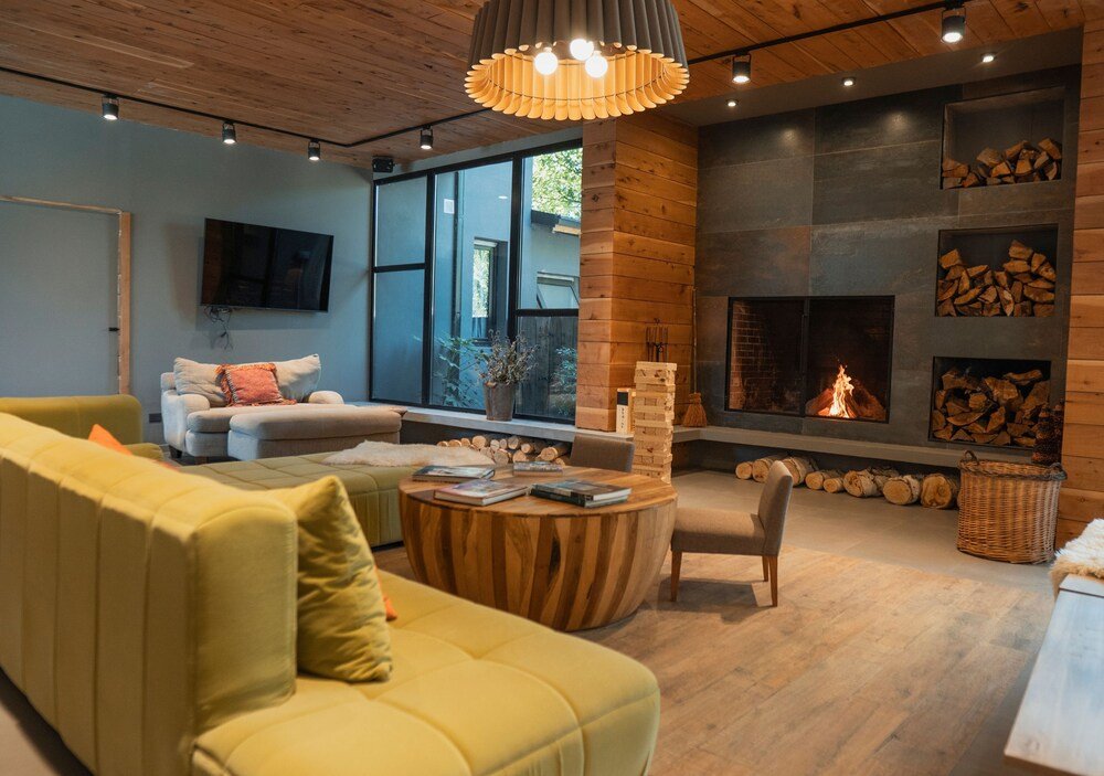 Modern living room with a yellow sofa at Gluck Patagonia Aparts