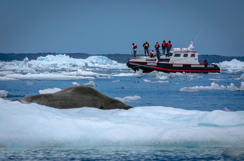 Boat with passengers on an icy lake near the Marble Caves