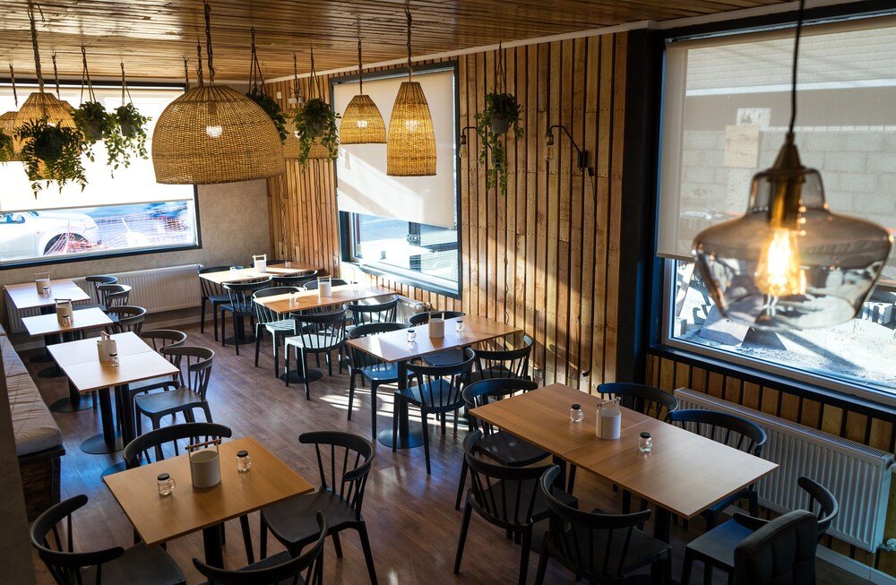 Restaurant interior with wooden details at Hotel Kran Kreen