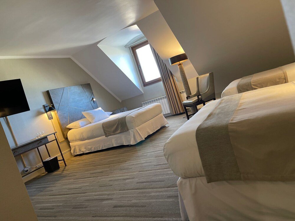 Hotel room with a large bed at Hotel Cabo de Hornos