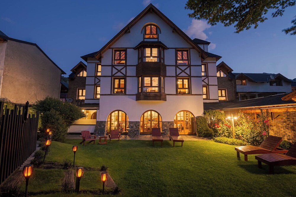 Two-storey house with a symmetrical facade and garden