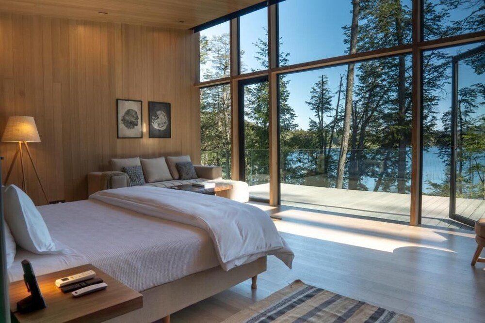 Modern bedroom with a large bed at Las Balsas
