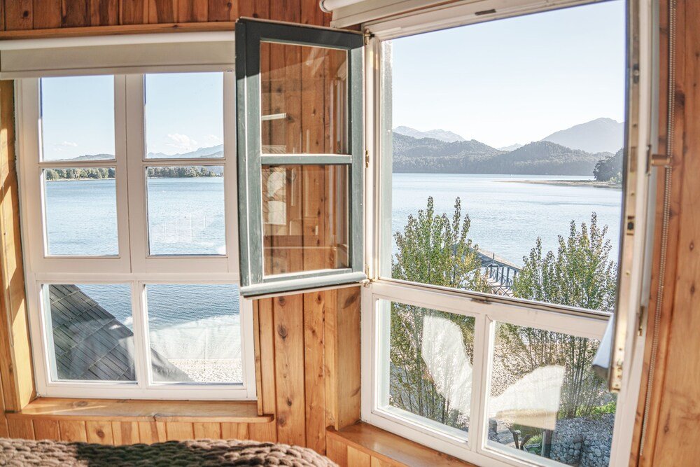 Room with a large window overlooking the lake