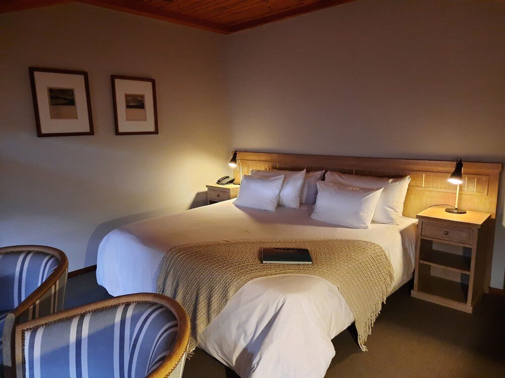 Habitación con cama grande
