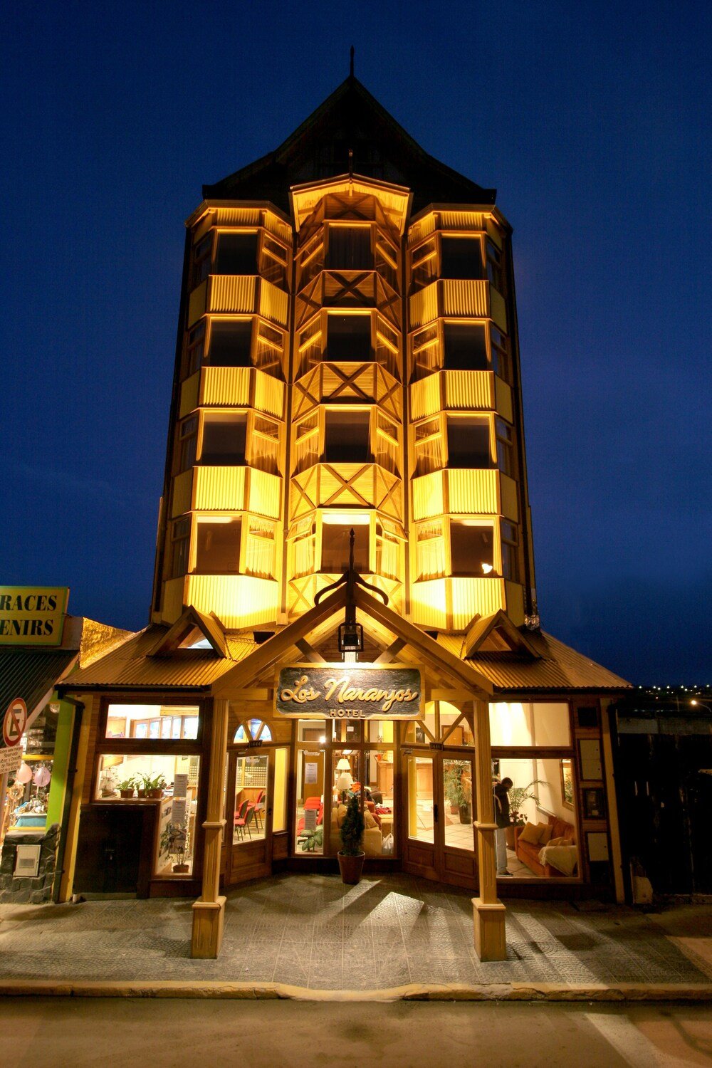 Multi-storey hotel with a distinctive design