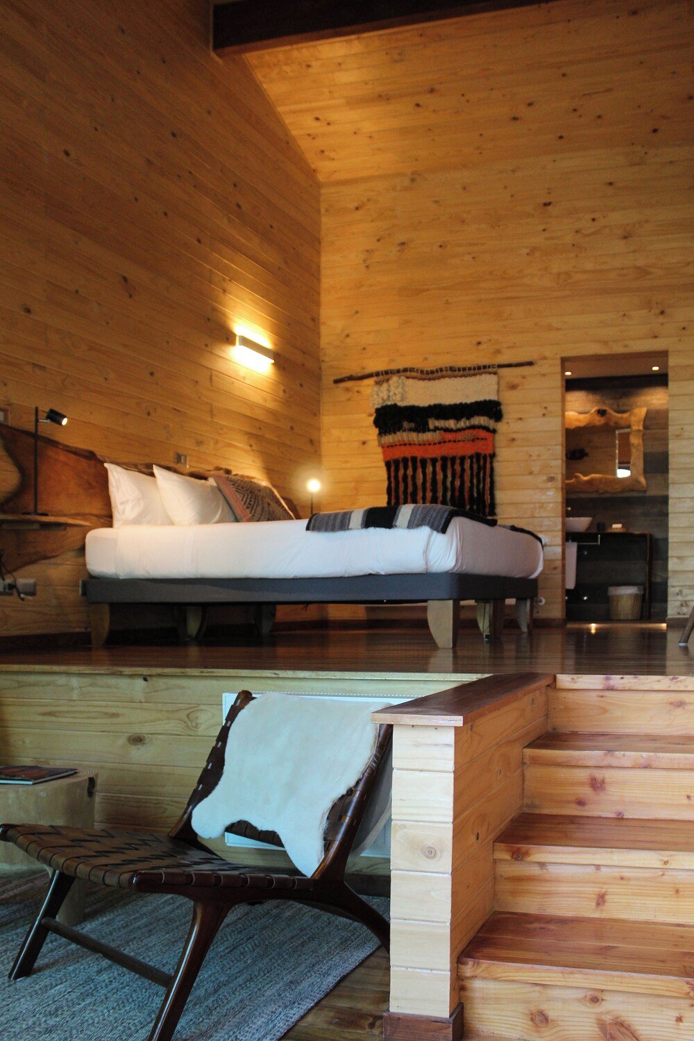 Shower with a glass door at Ni-Newen lodge