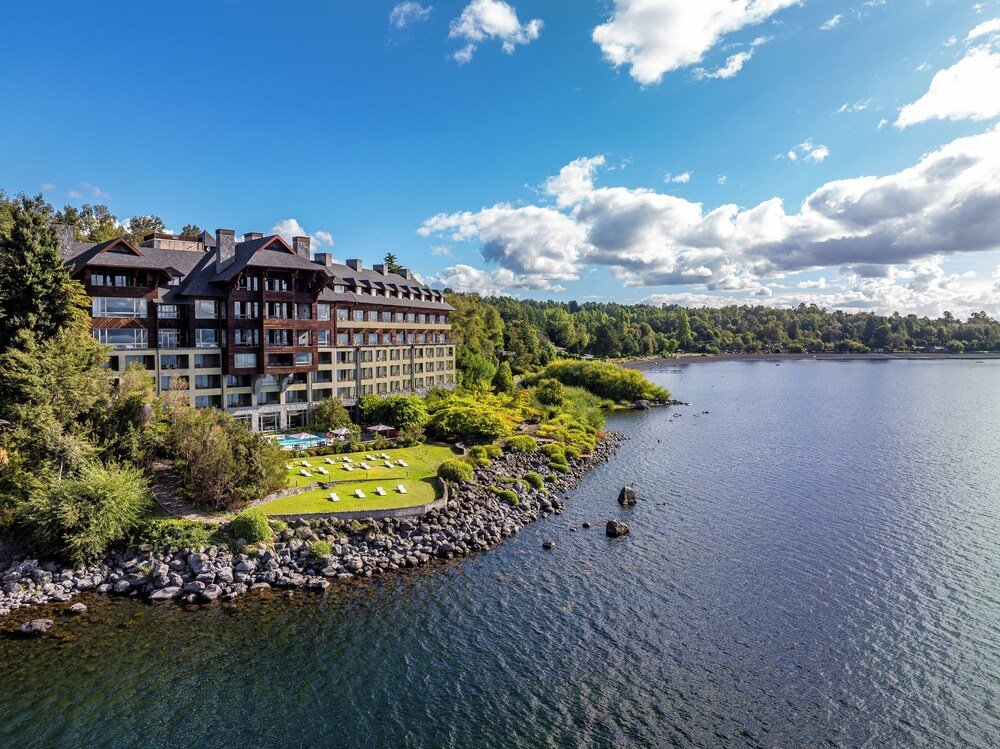 Large multi-storey hotel building of Park Lake Luxury Hotel