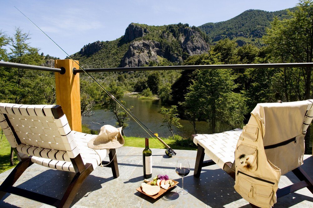 Terrace with two chairs and a table at the mountain hotel